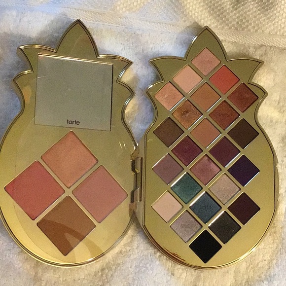 Makeup - Picture 2 of 5